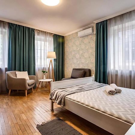 Apartamenty On Knyazya Romana Львов Экстерьер фото