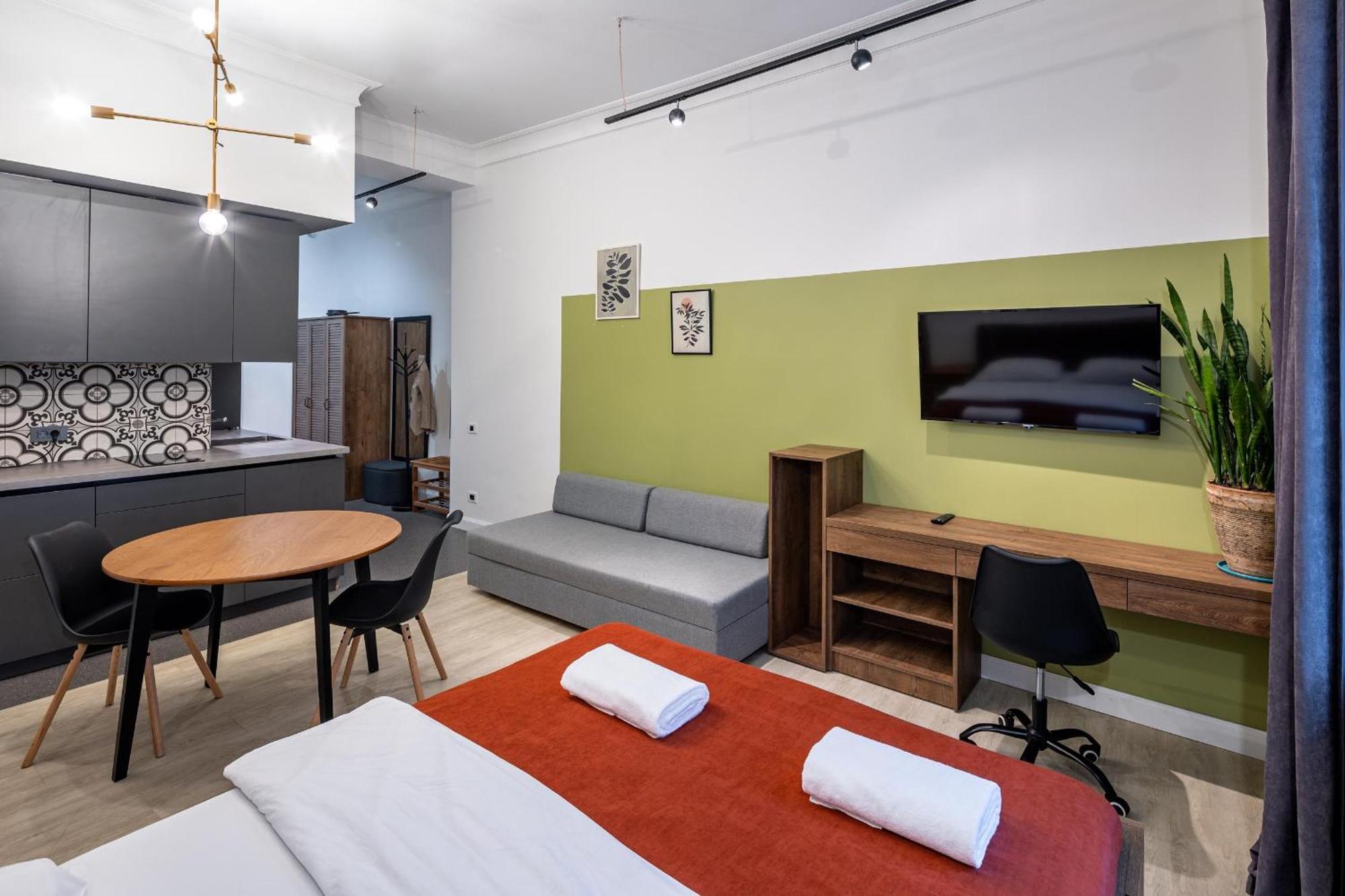 Apartamenty On Knyazya Romana Львов Экстерьер фото