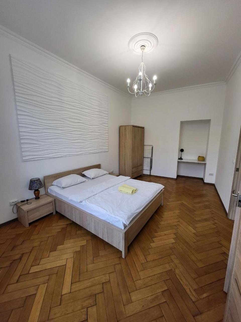 Apartamenty On Knyazya Romana Львов Экстерьер фото