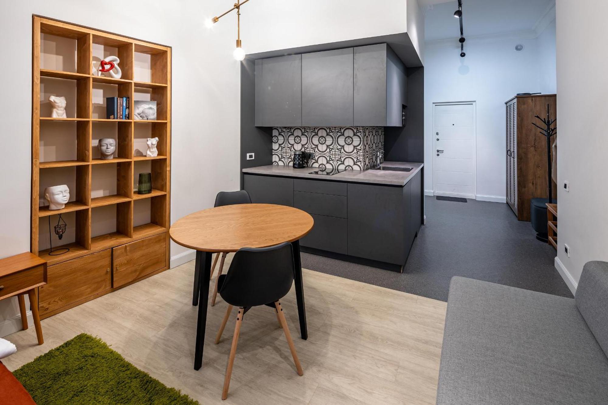 Apartamenty On Knyazya Romana Львов Экстерьер фото
