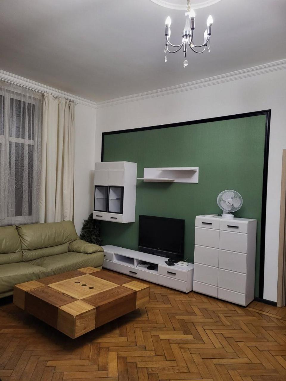 Apartamenty On Knyazya Romana Львов Экстерьер фото