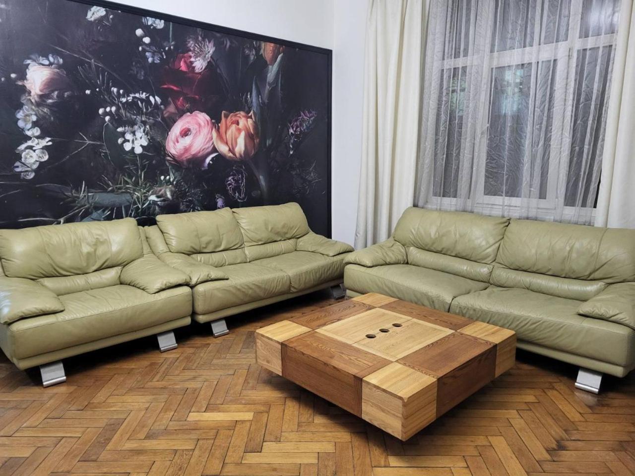 Apartamenty On Knyazya Romana Львов Экстерьер фото