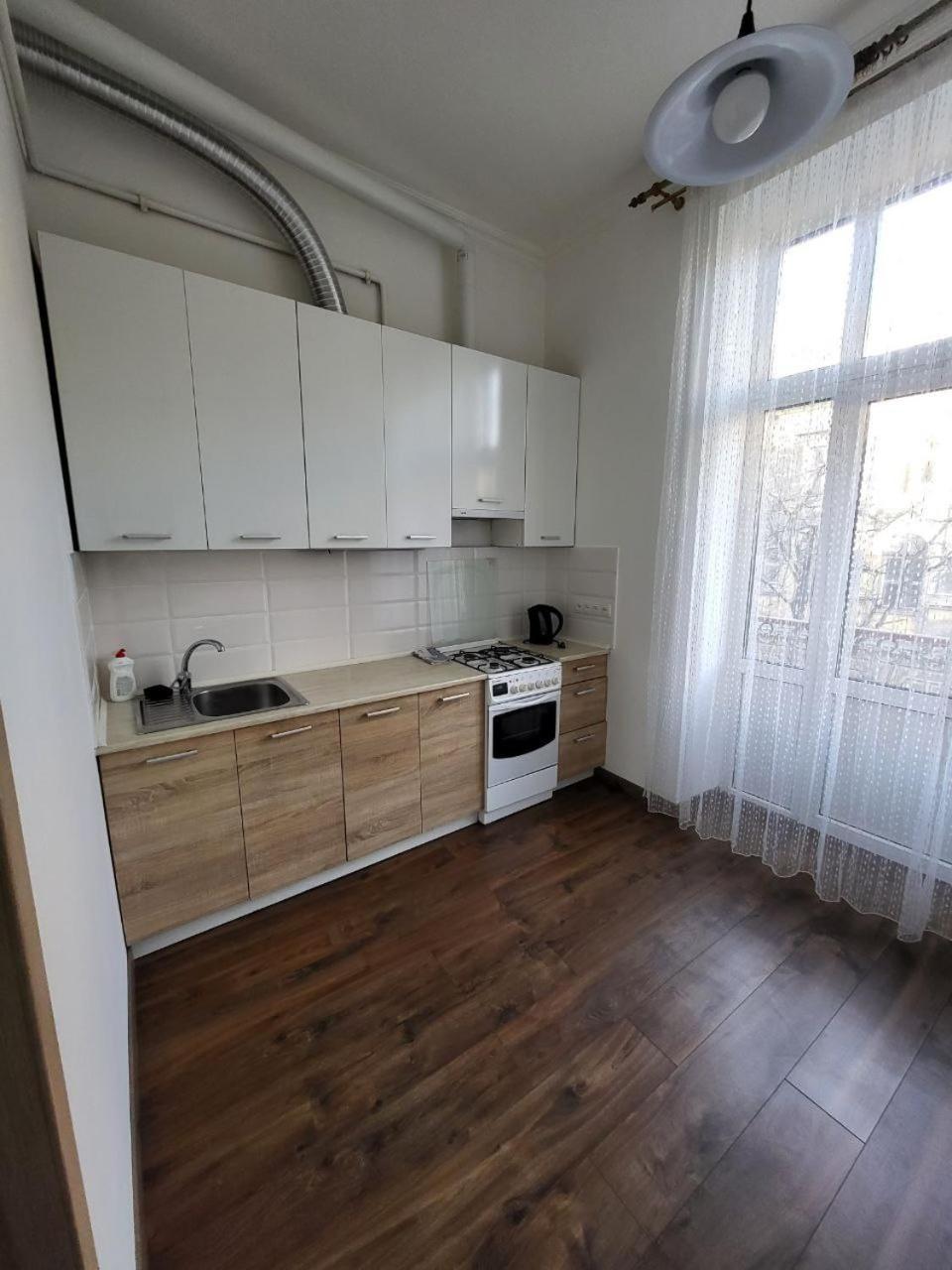 Apartamenty On Knyazya Romana Львов Экстерьер фото