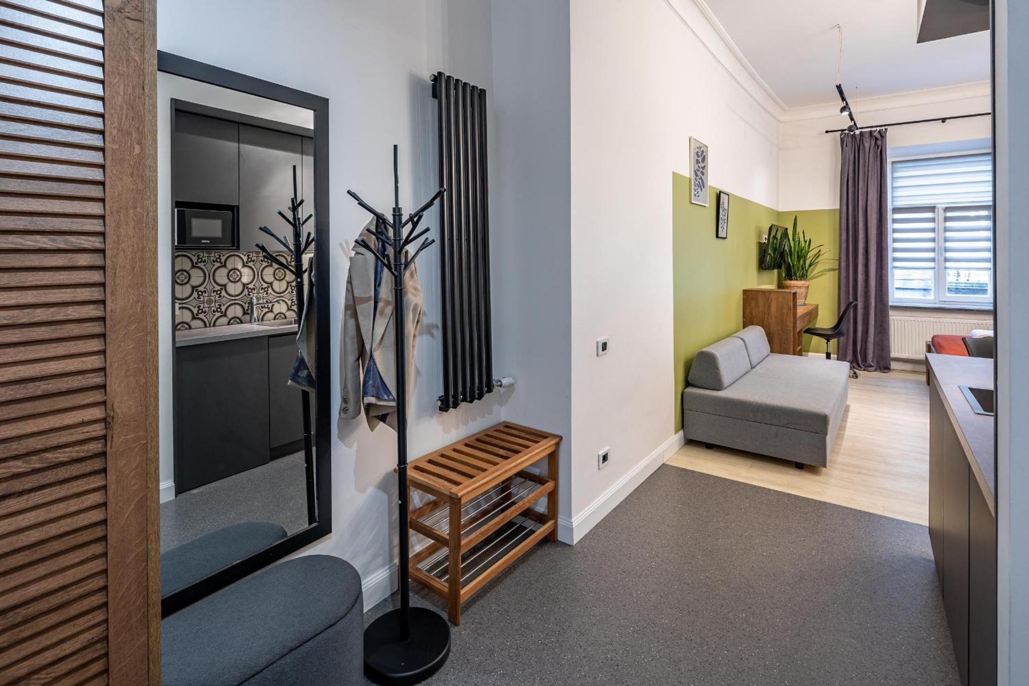 Apartamenty On Knyazya Romana Львов Экстерьер фото